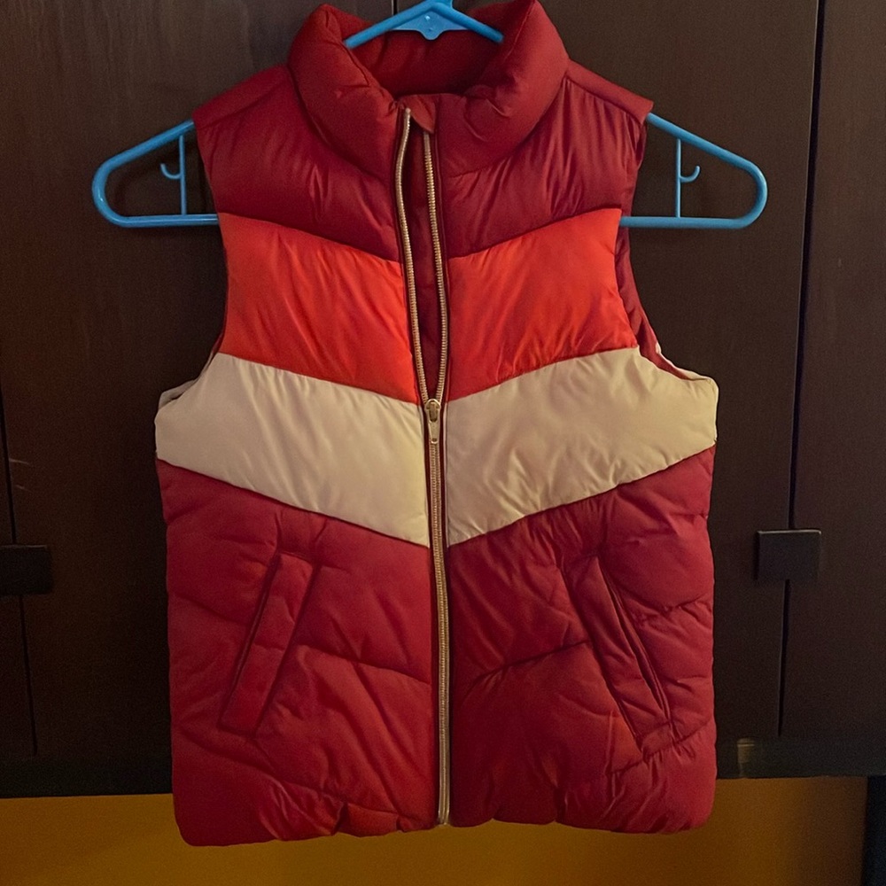 Old Navy Puffy Vest Size S (6-7) Nearly New!